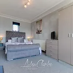 Stunning Set On Cliffside In Hotel Scarborough