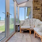 Hotel Stunning Set On Cliffside In