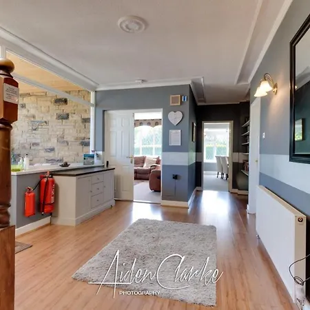 酒店 Stunning Set On Cliffside In