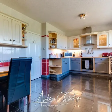 Otel Stunning Set On Cliffside In 4*