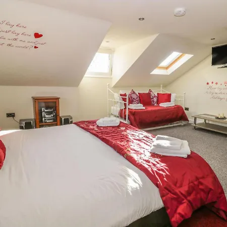 Hotell Stunning Set On Cliffside In Scarborough