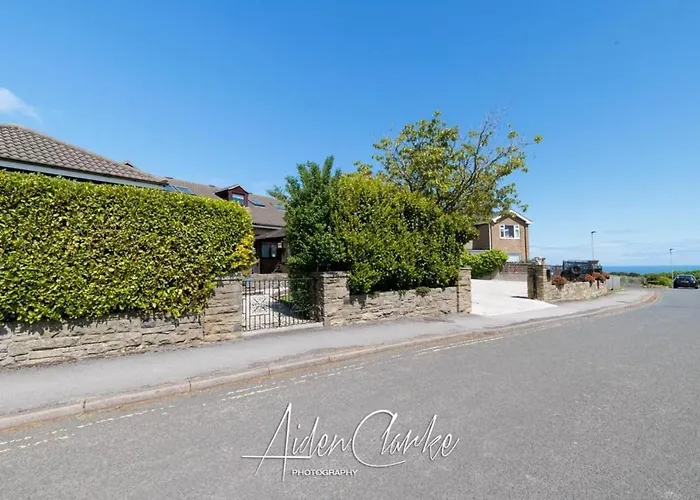 Stunning Set On Cliffside In Otel