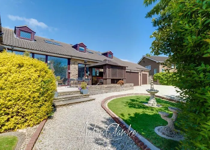 Hotel Stunning Set On Cliffside In Scarborough