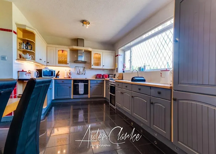 Stunning Set On Cliffside In Hotel Scarborough