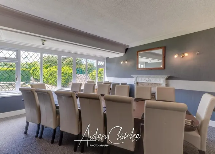 Stunning Set On Cliffside In Otel