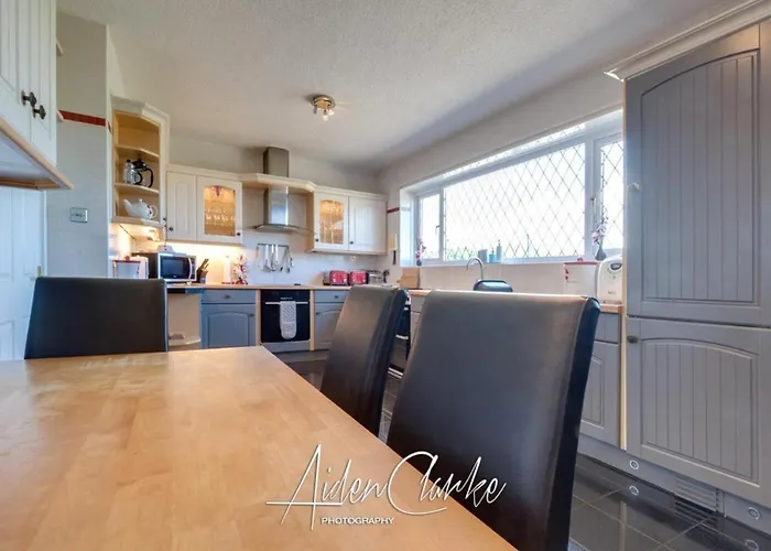 Stunning Set On Cliffside In Otel