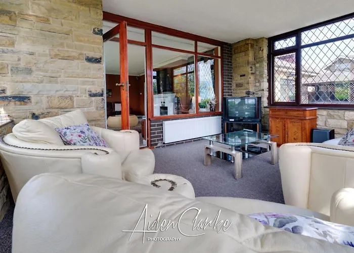 Hotel Stunning Set On Cliffside In