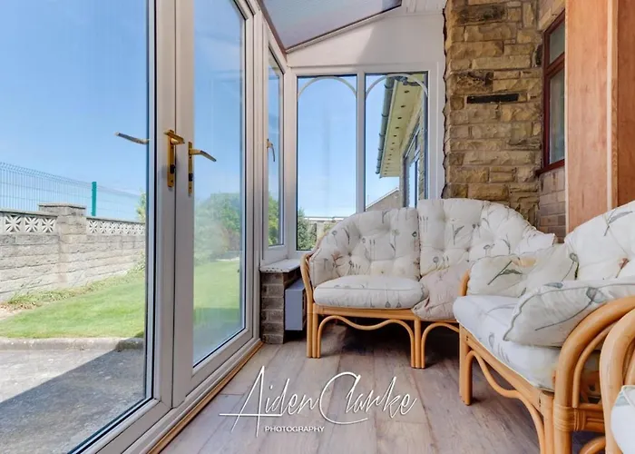 Hotel Stunning Set On Cliffside In