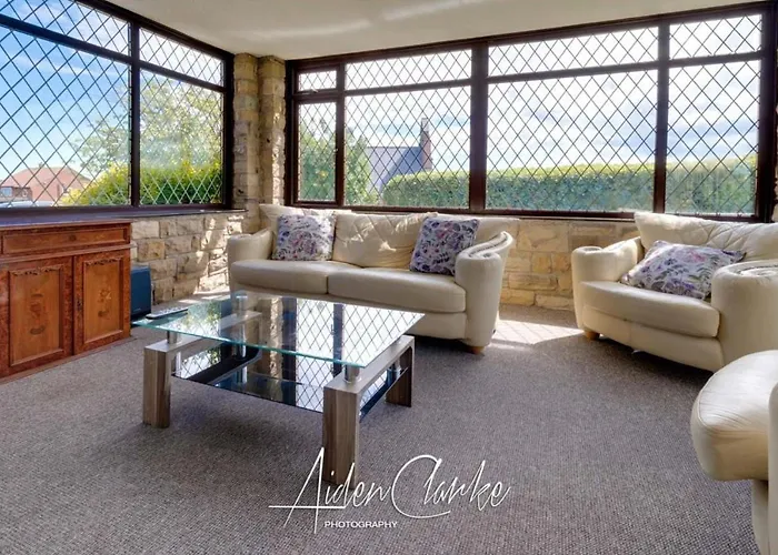 Otel Stunning Set On Cliffside In