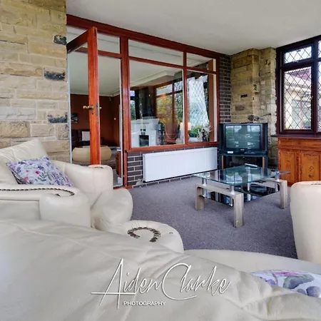 Hotel Stunning Set On Cliffside In