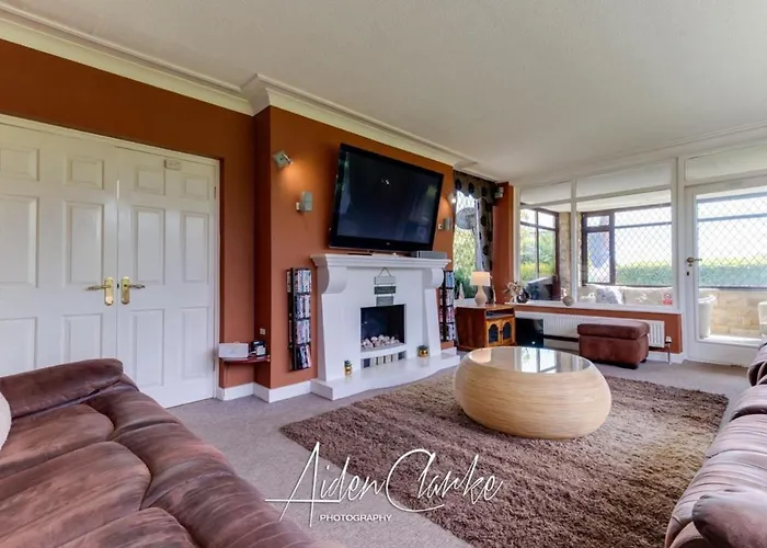 Stunning Set On Cliffside In Hotel Scarborough